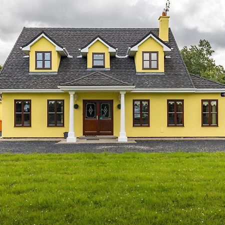 Yellow House Westport Extérieur photo