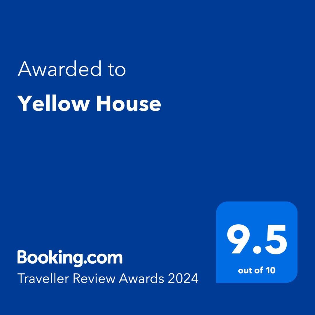 Yellow House Westport Extérieur photo