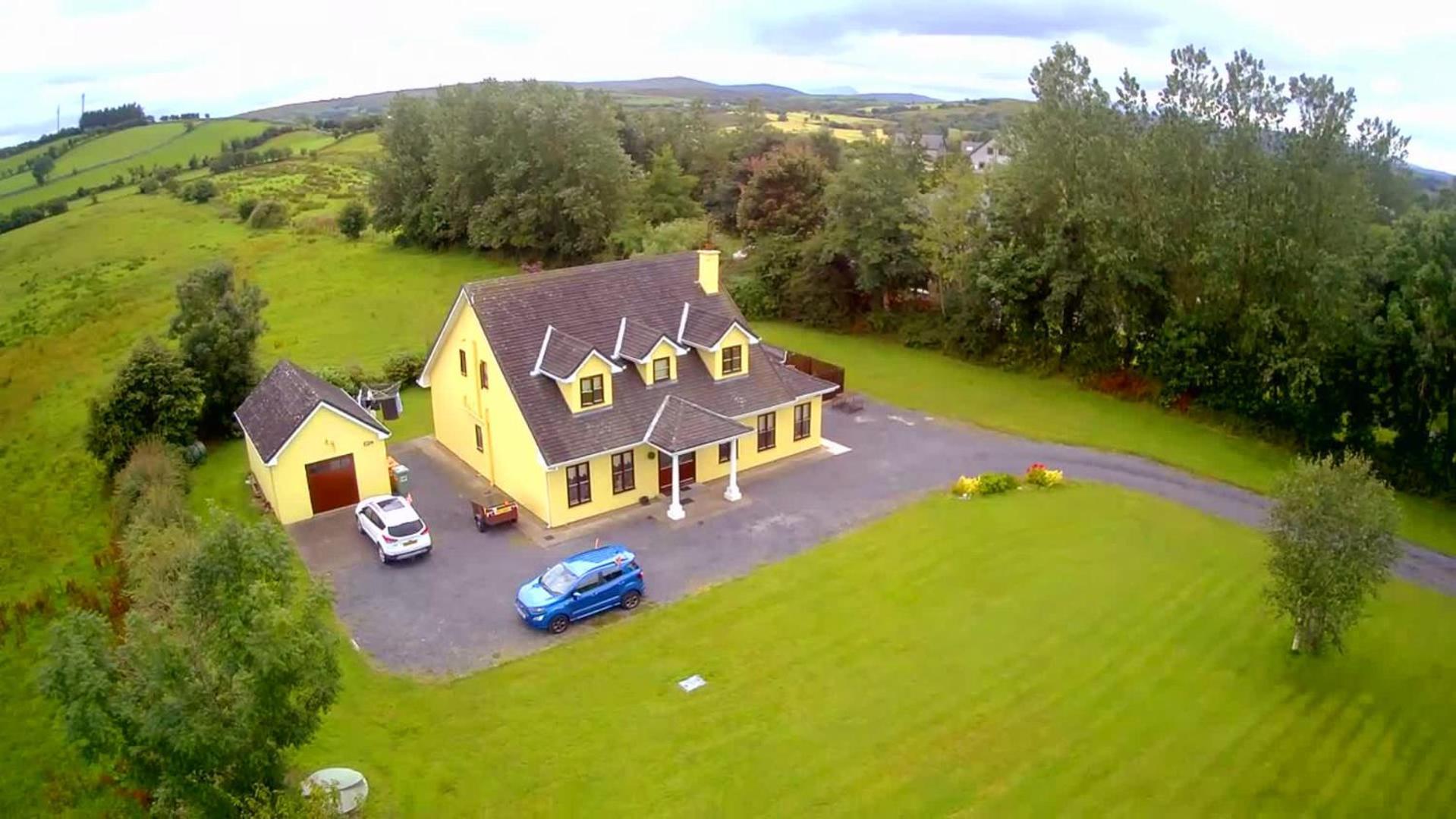 Yellow House Westport Extérieur photo